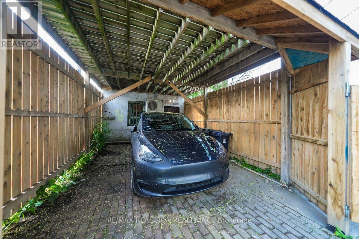 1640 Queen Street W, Toronto, Ontario  M6R 1B2 - Photo 29 - W12448599