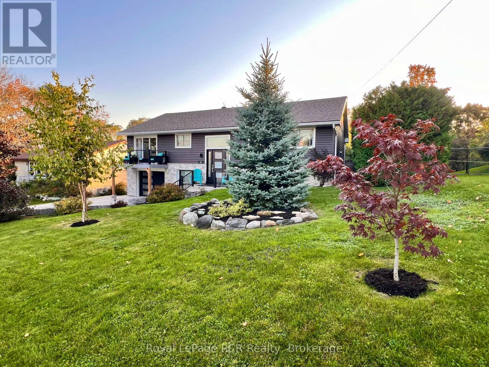251 Pearson Street, Meaford, Ontario  N4L 1L6 - Photo 3 - X12448602