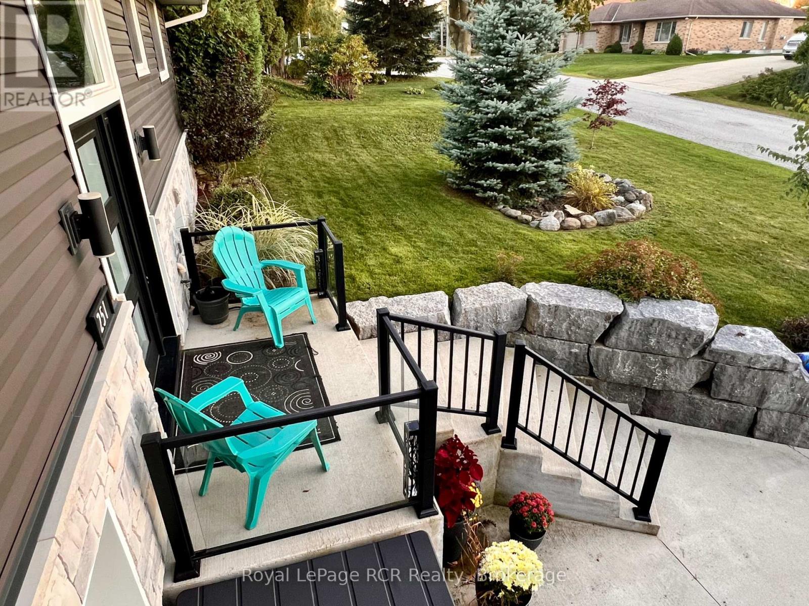 251 Pearson Street, Meaford, Ontario  N4L 1L6 - Photo 4 - X12448602