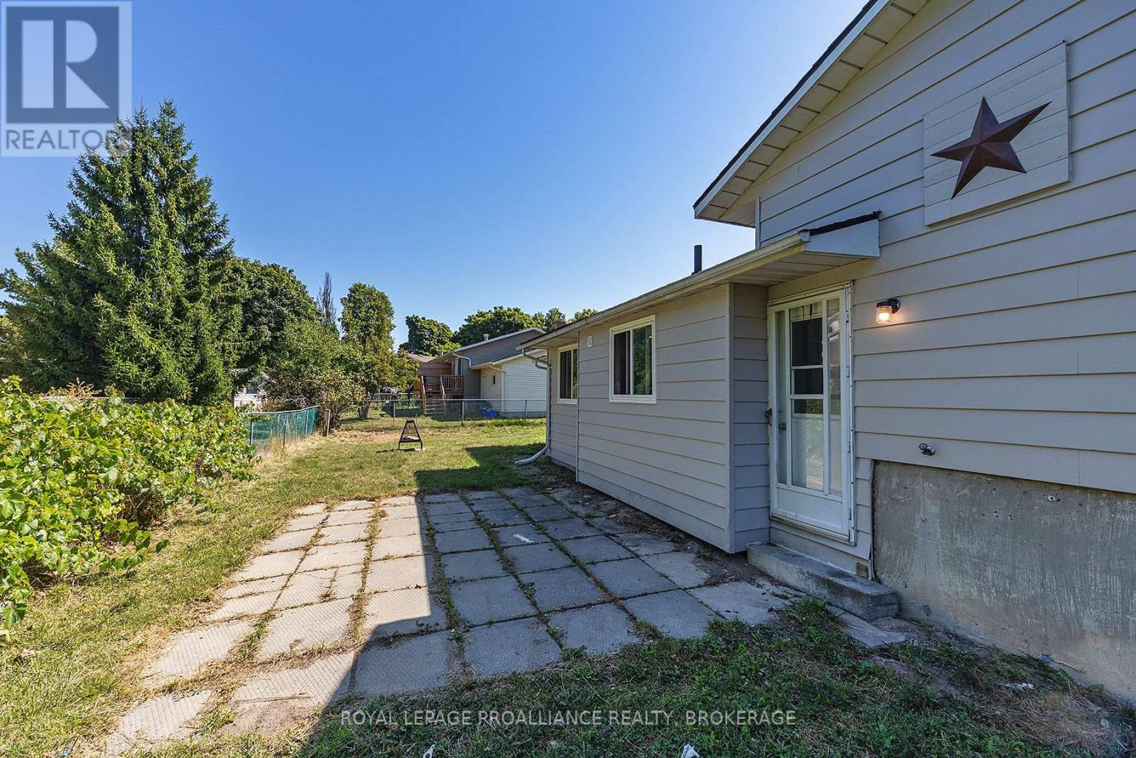 63 Old Oak Road, Kingston, Ontario  K7M 6X2 - Photo 12 - X12448609