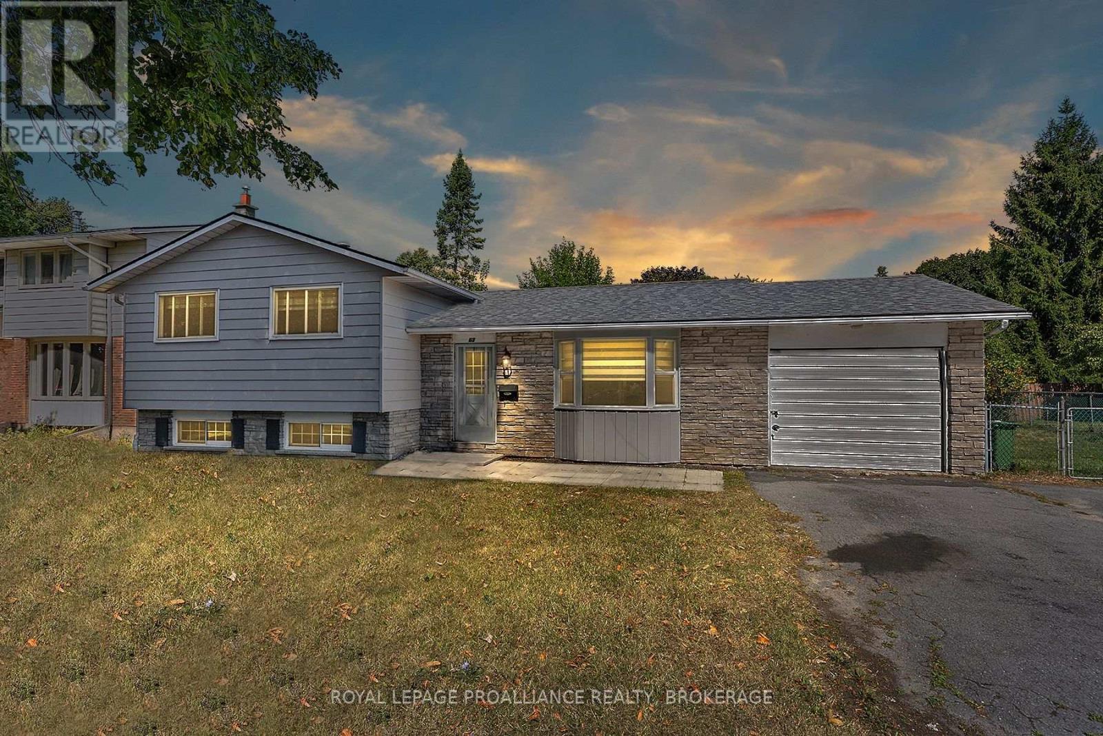 63 Old Oak Road, Kingston, Ontario  K7M 6X2 - Photo 2 - X12448609