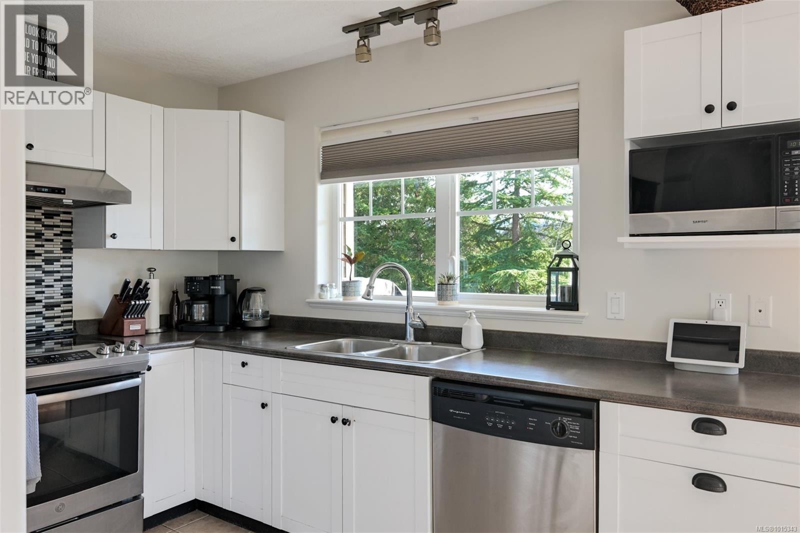 202 2644 Deville Rd, Langford, British Columbia  V9B 3W8 - Photo 10 - 1015343