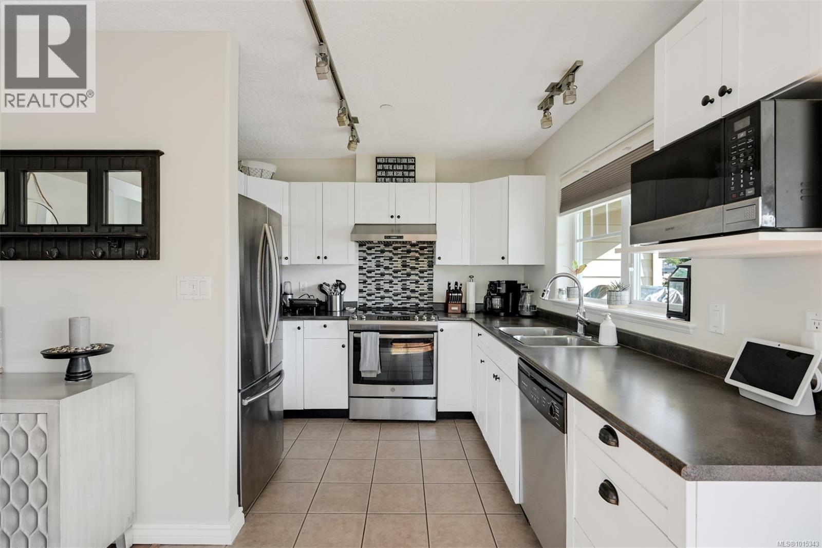 202 2644 Deville Rd, Langford, British Columbia  V9B 3W8 - Photo 8 - 1015343