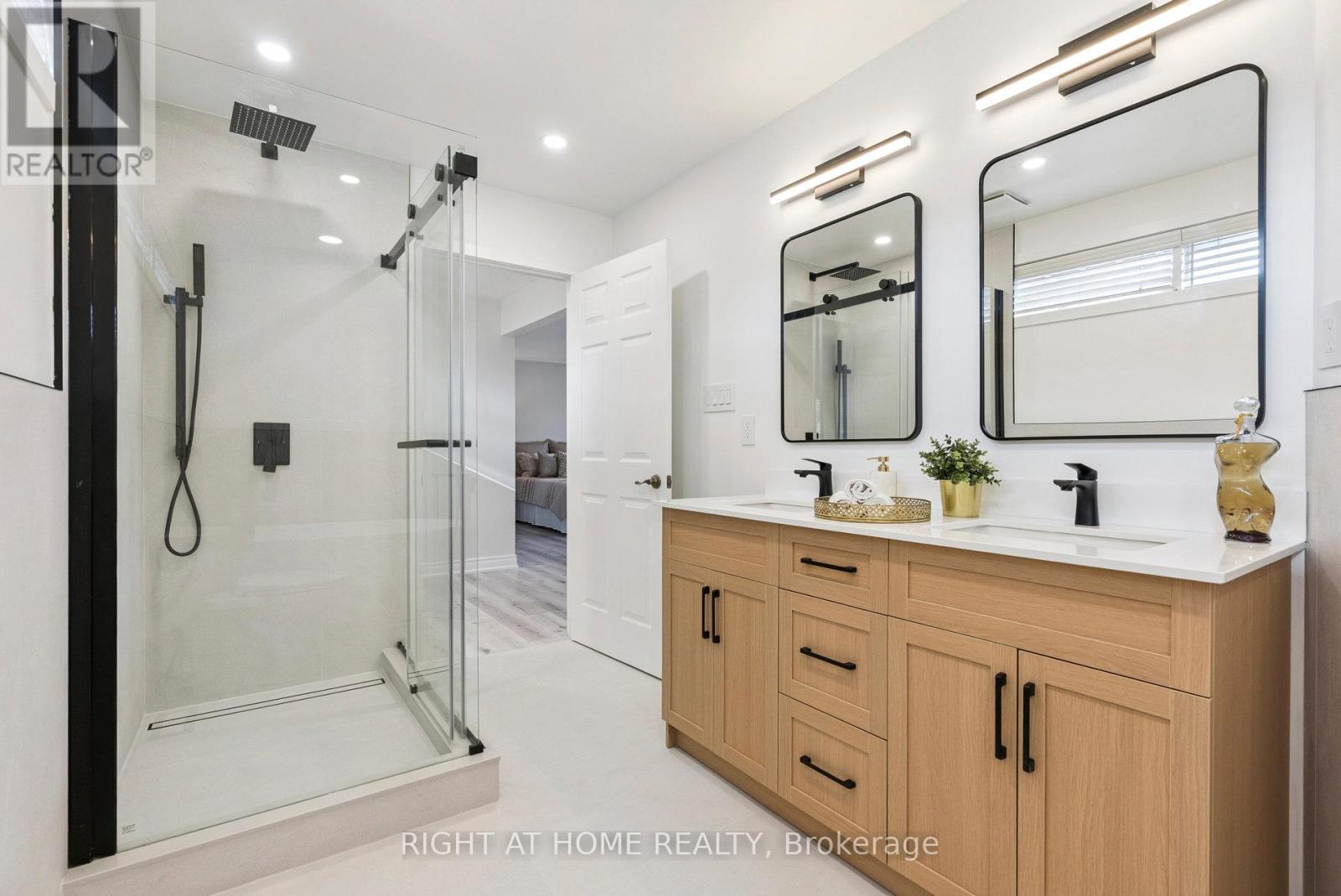 120 Santa Barbara Road, Toronto, Ontario  M2N 2C5 - Photo 22 - C12448606