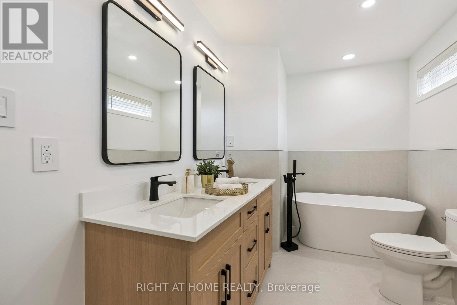 120 Santa Barbara Road, Toronto, Ontario  M2N 2C5 - Photo 3 - C12448606