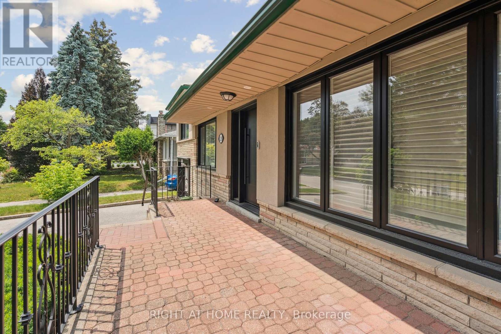 120 Santa Barbara Road, Toronto, Ontario  M2N 2C5 - Photo 5 - C12448606