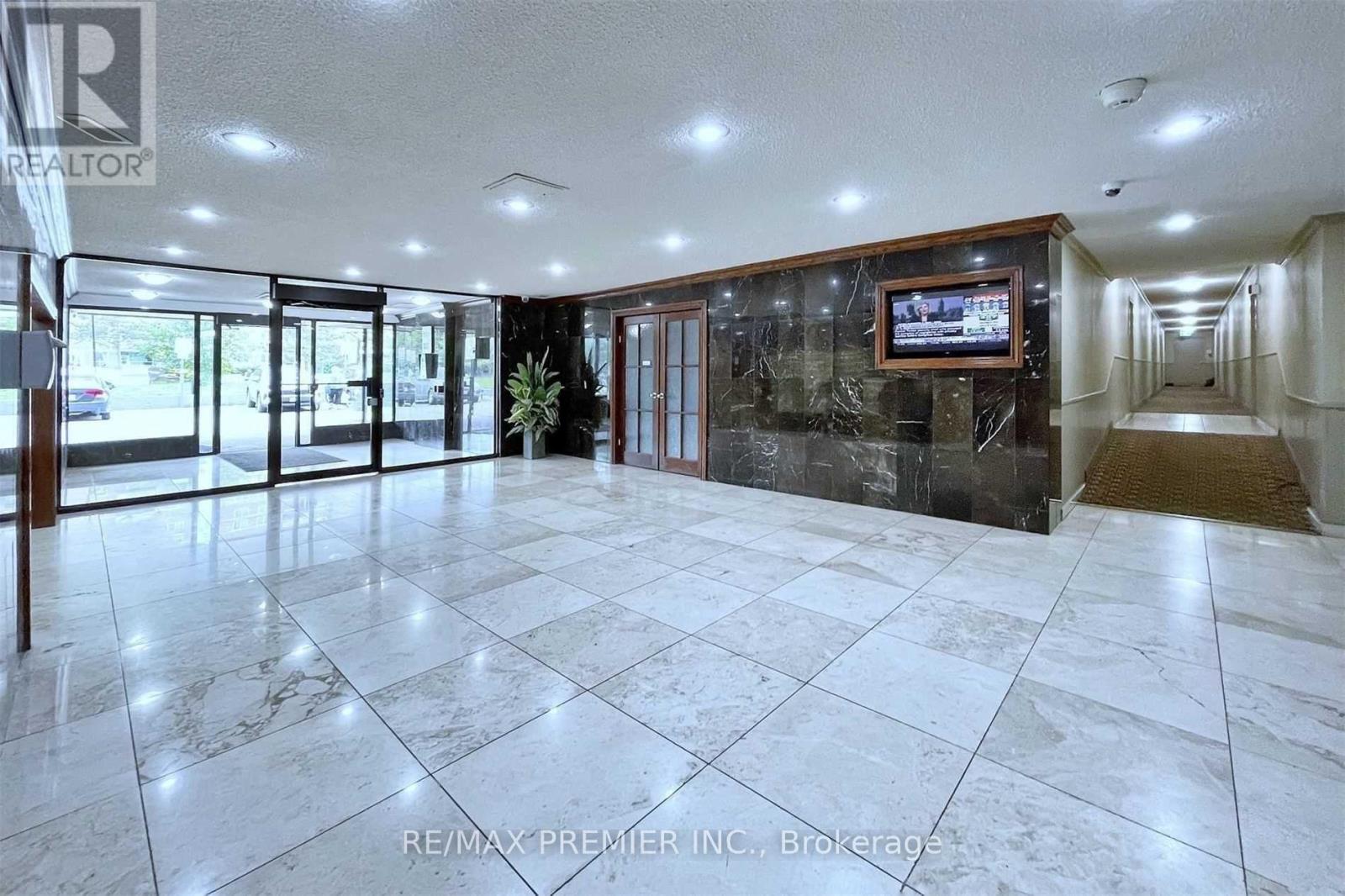 501 - 10 Tobermory Drive, Toronto, Ontario  M3N 2Y5 - Photo 5 - W12447318