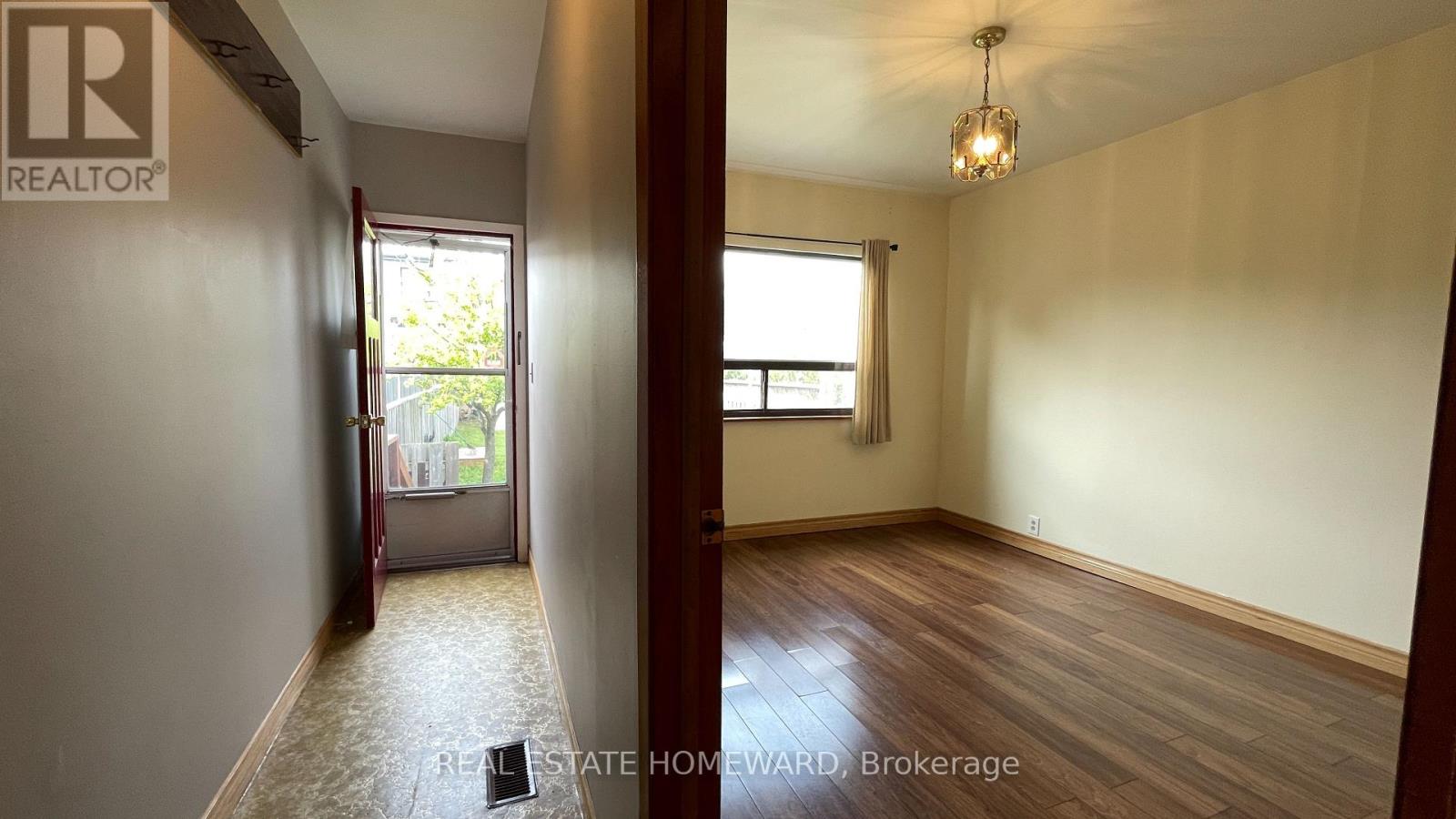 92 Barker Avenue, Toronto, Ontario  M4C 2N6 - Photo 11 - E12448601