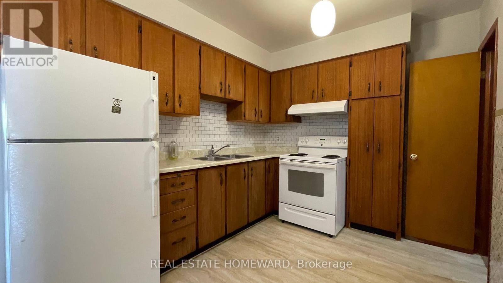 92 Barker Avenue, Toronto, Ontario  M4C 2N6 - Photo 13 - E12448601