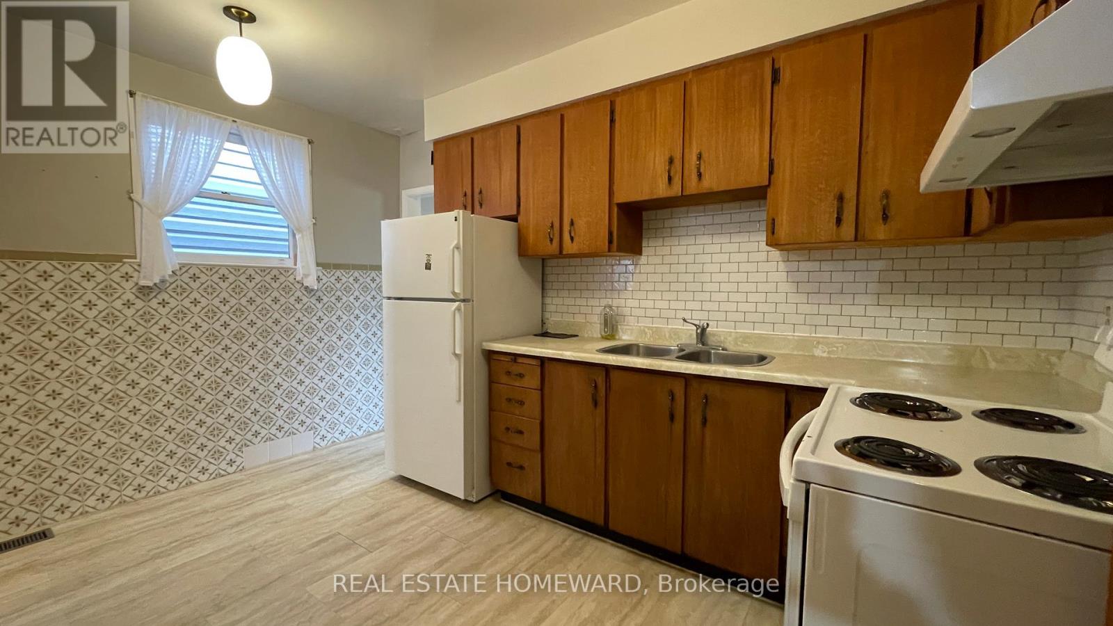 92 Barker Avenue, Toronto, Ontario  M4C 2N6 - Photo 14 - E12448601