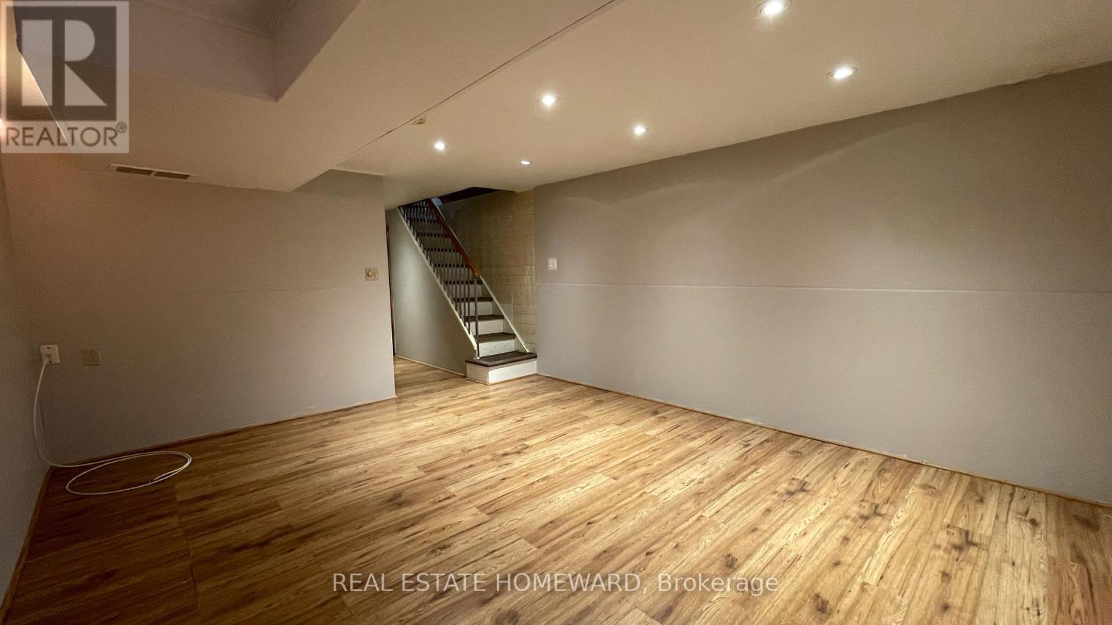 92 Barker Avenue, Toronto, Ontario  M4C 2N6 - Photo 17 - E12448601