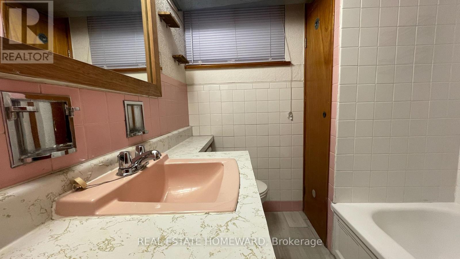 92 Barker Avenue, Toronto, Ontario  M4C 2N6 - Photo 23 - E12448601