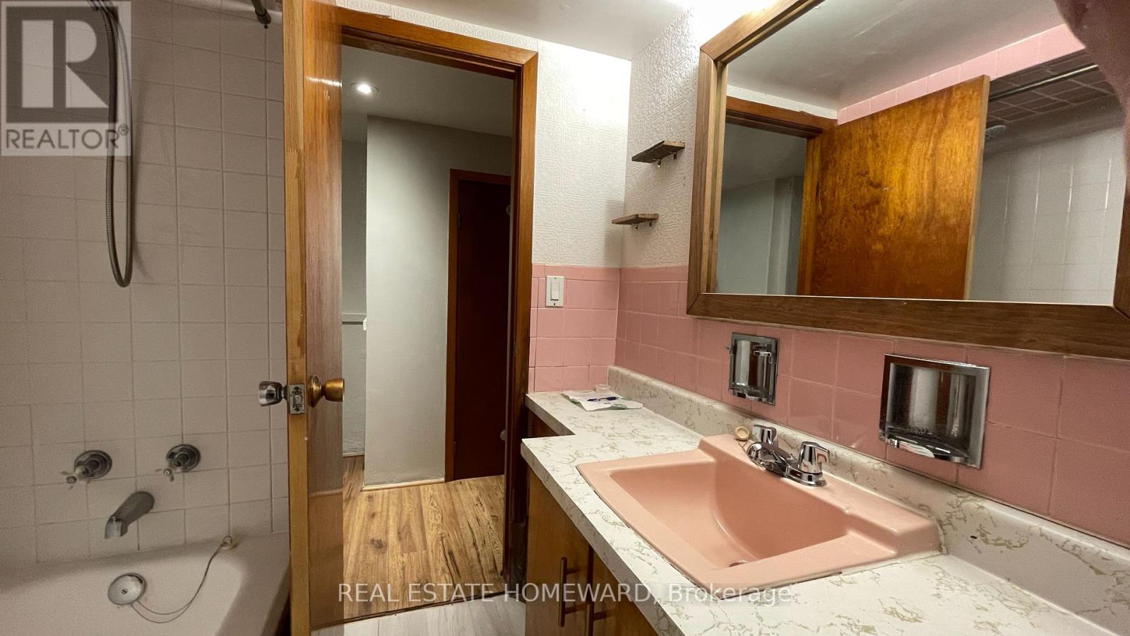 92 Barker Avenue, Toronto, Ontario  M4C 2N6 - Photo 24 - E12448601