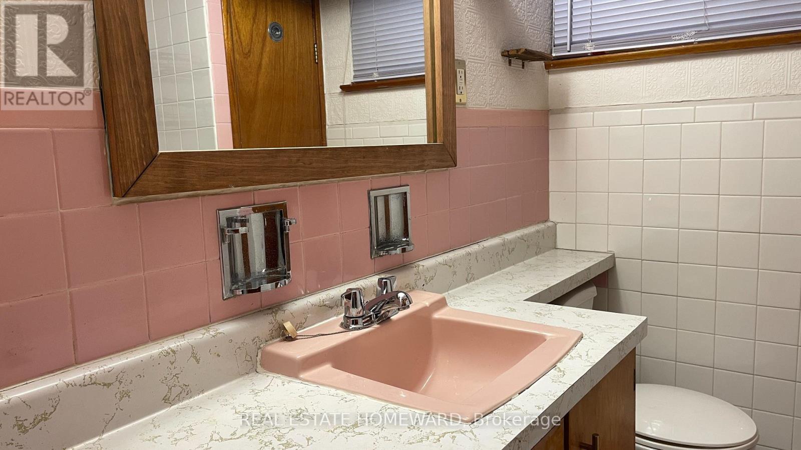 92 Barker Avenue, Toronto, Ontario  M4C 2N6 - Photo 25 - E12448601