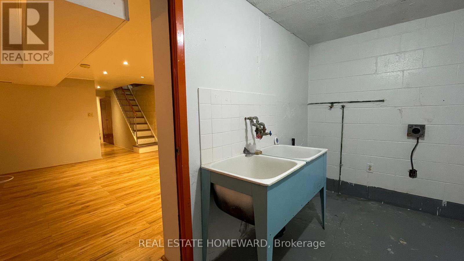 92 Barker Avenue, Toronto, Ontario  M4C 2N6 - Photo 27 - E12448601