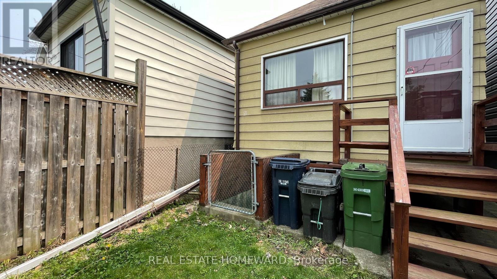 92 Barker Avenue, Toronto, Ontario  M4C 2N6 - Photo 32 - E12448601