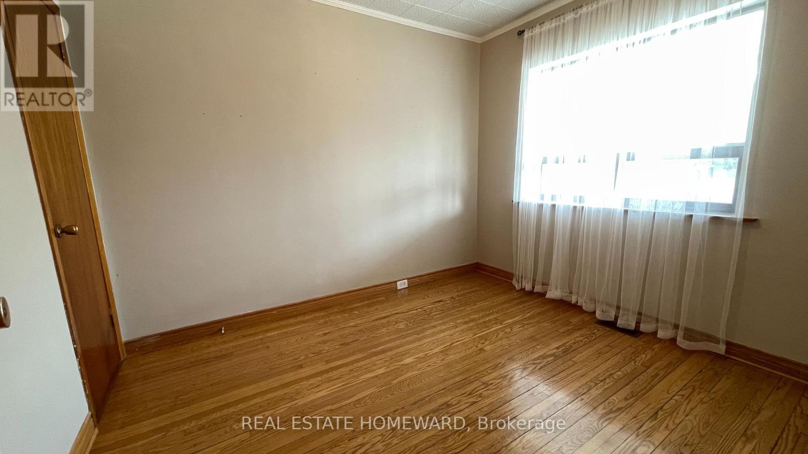 92 Barker Avenue, Toronto, Ontario  M4C 2N6 - Photo 5 - E12448601