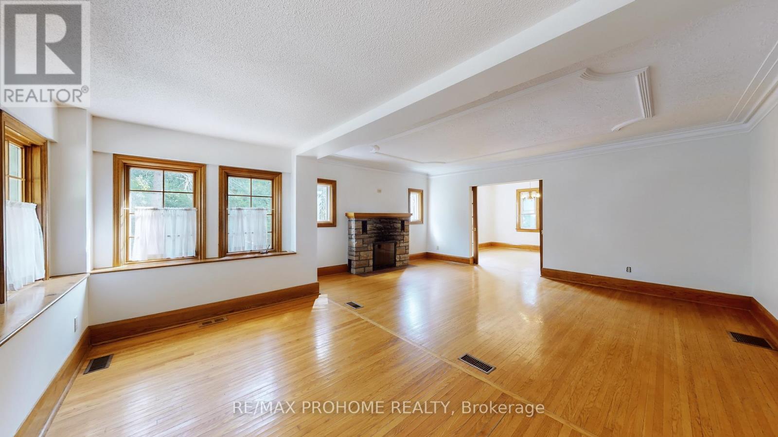 17 Eckardt Avenue, Markham, Ontario  L3R 1P1 - Photo 3 - N12448612
