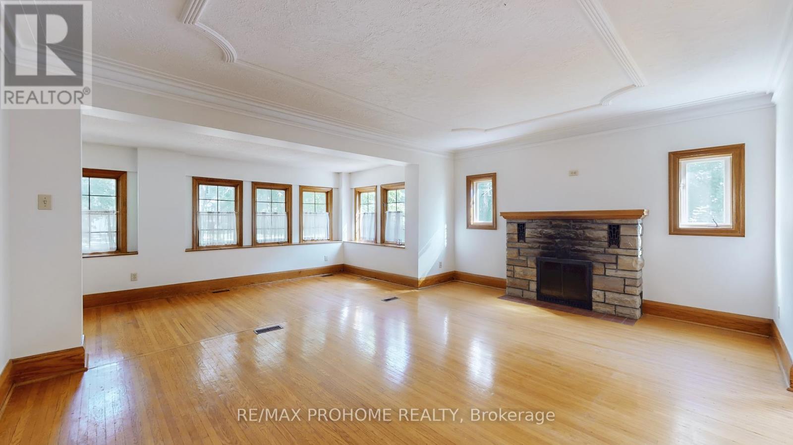 17 Eckardt Avenue, Markham, Ontario  L3R 1P1 - Photo 4 - N12448612