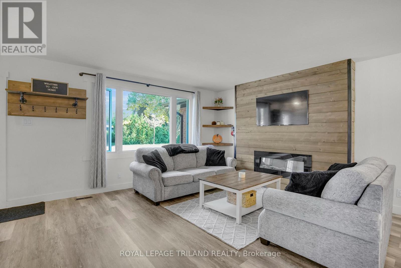 15 Mohegan Crescent, London East, Ontario  N5V 2X7 - Photo 6 - X12447622