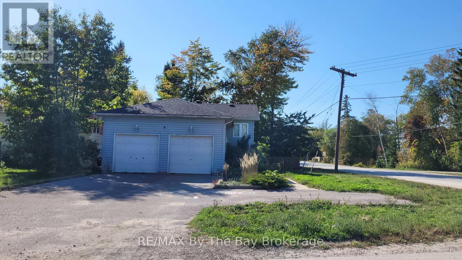 4 61st Street S, Wasaga Beach, Ontario  L9Z 1W1 - Photo 2 - S12448632