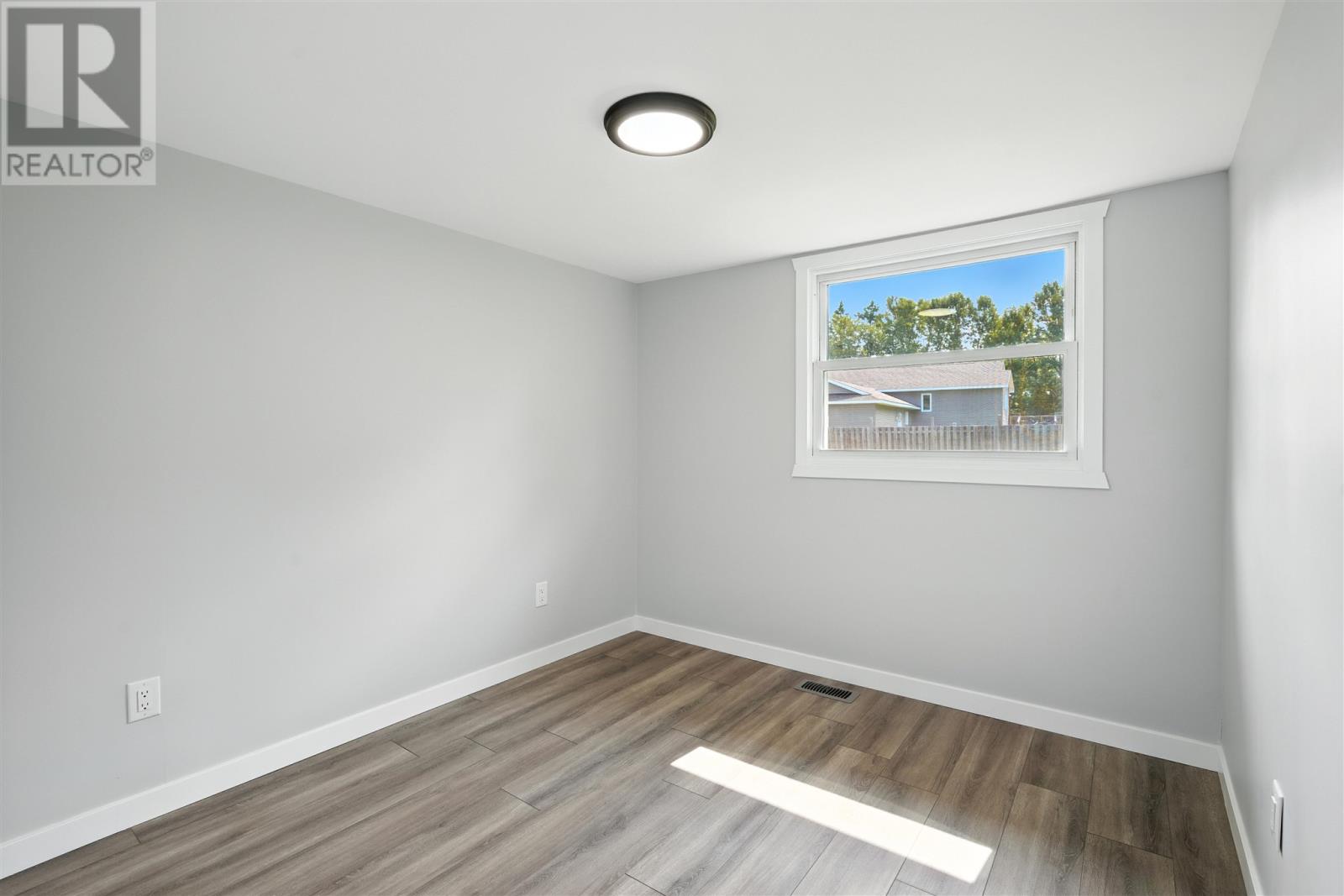 397 Boyle St, Thessalon, Ontario  P0R 1L0 - Photo 11 - SM252214