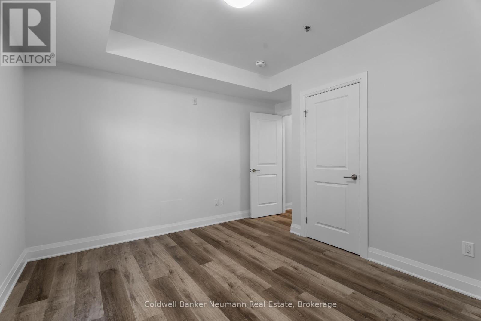 103 - 247 Grey Silo Road, Waterloo, Ontario  N2K 0G7 - Photo 10 - X12448639