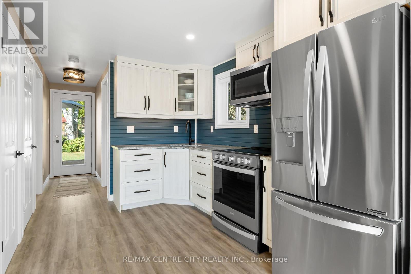 417 Edith Cavell Boulevard, Central Elgin, Ontario  N5L 1E7 - Photo 3 - X12448625