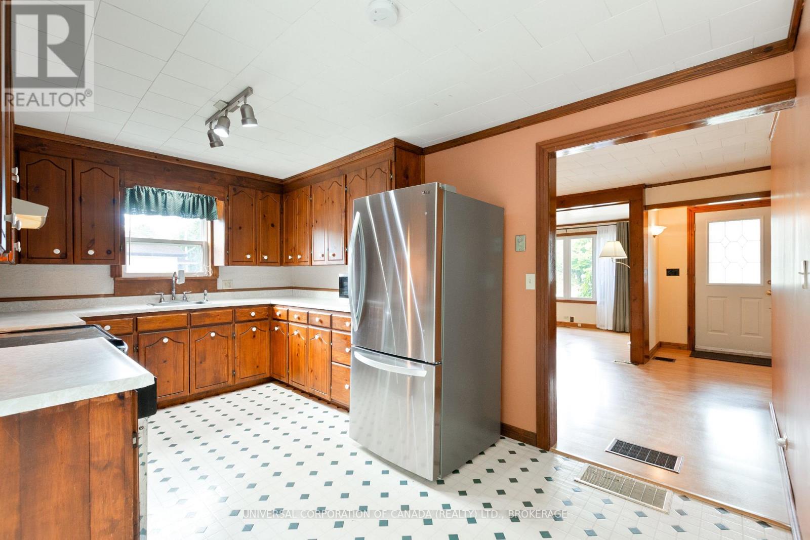 44 Shakespeare Street, Bayham, Ontario  N0J 1T0 - Photo 10 - X12448646