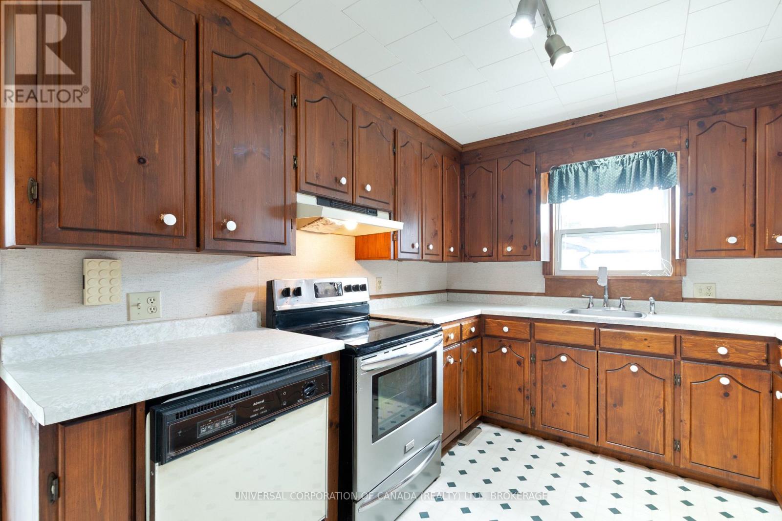 44 Shakespeare Street, Bayham, Ontario  N0J 1T0 - Photo 11 - X12448646