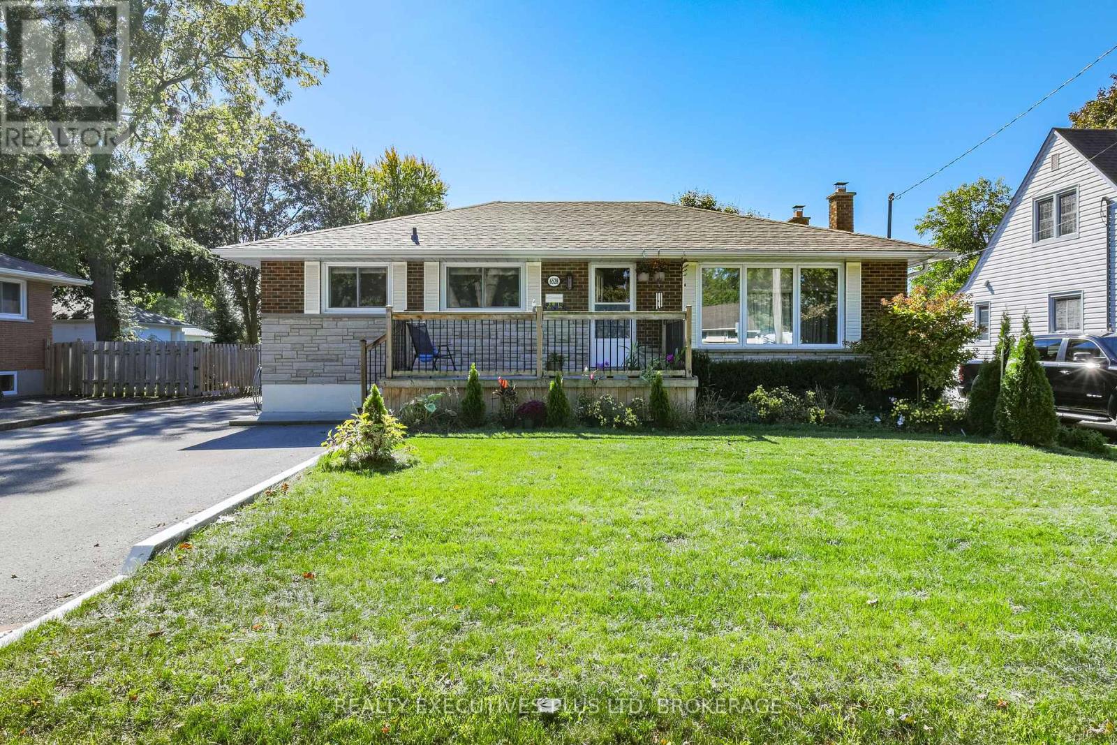 6528 Stamford Green Drive, Niagara Falls, Ontario  L2J 1T8 - Photo 1 - X12448649