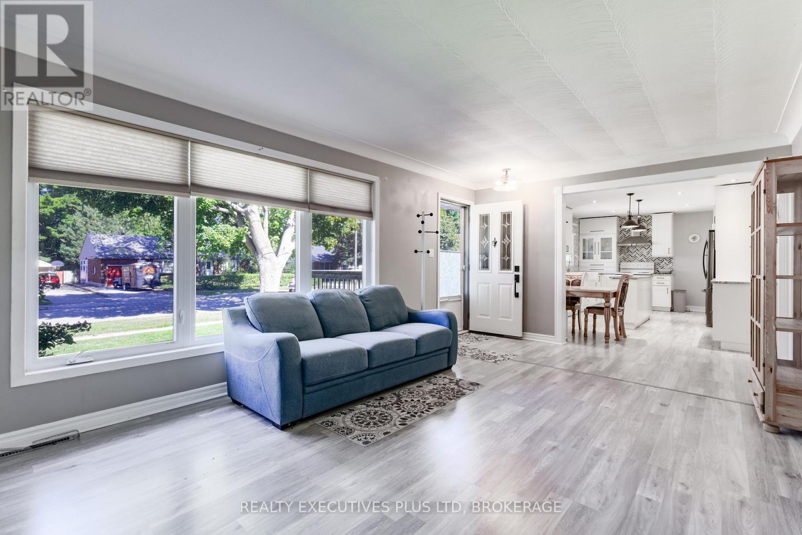 6528 Stamford Green Drive, Niagara Falls, Ontario  L2J 1T8 - Photo 6 - X12448649