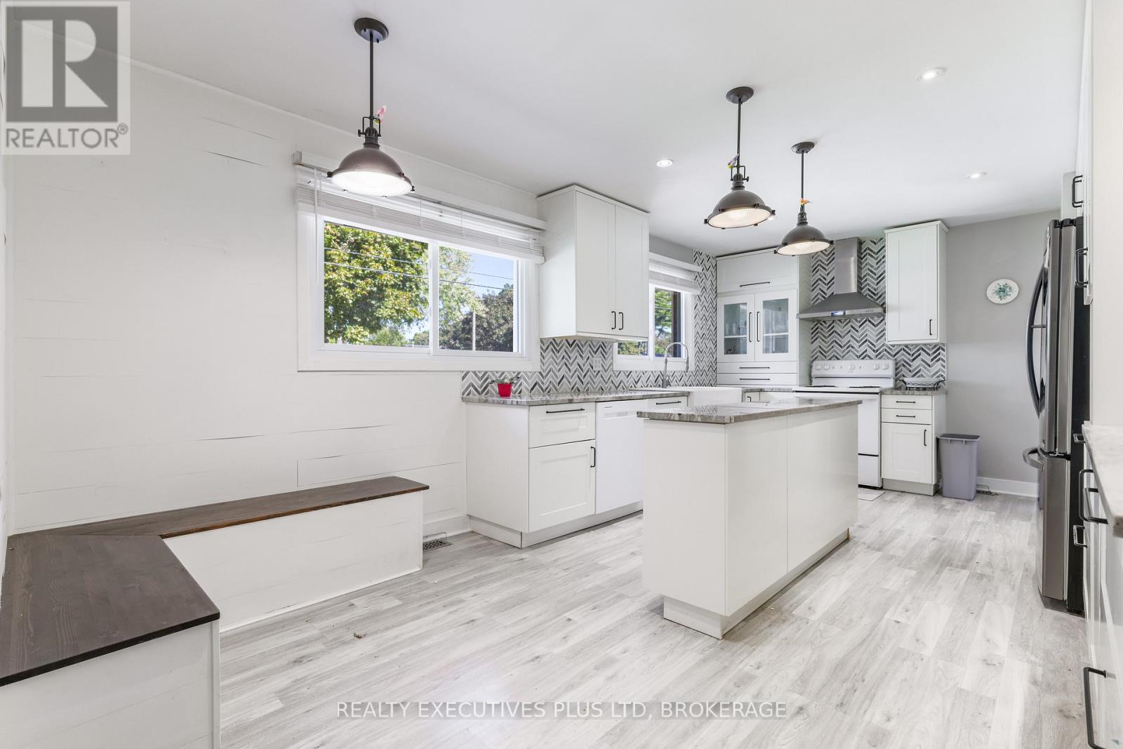 6528 Stamford Green Drive, Niagara Falls, Ontario  L2J 1T8 - Photo 9 - X12448649