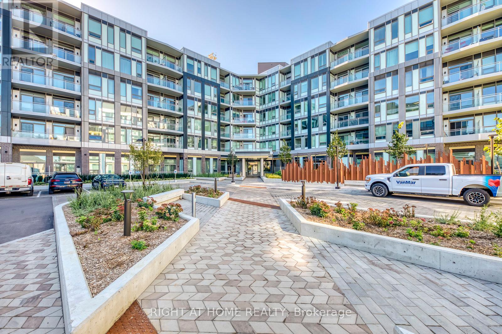 136 - 2501 Saw Whet Boulevard, Oakville, Ontario  L6M 5N2 - Photo 2 - W12383573