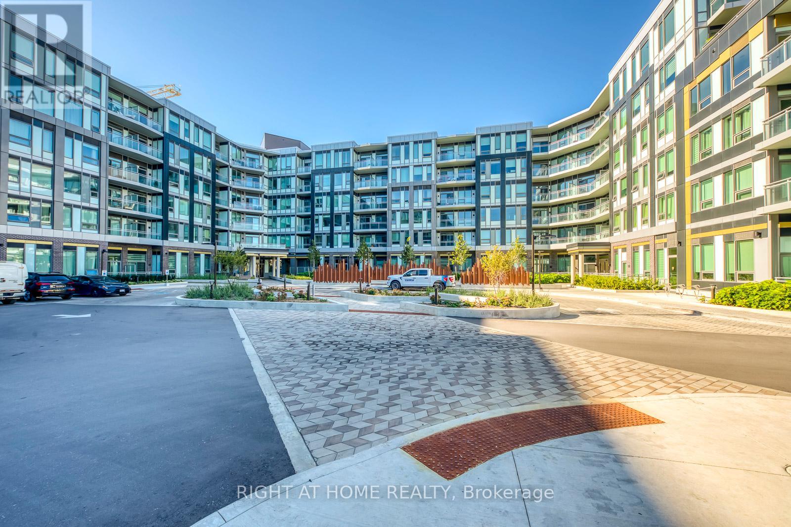 136 - 2501 Saw Whet Boulevard, Oakville, Ontario  L6M 5N2 - Photo 3 - W12383573