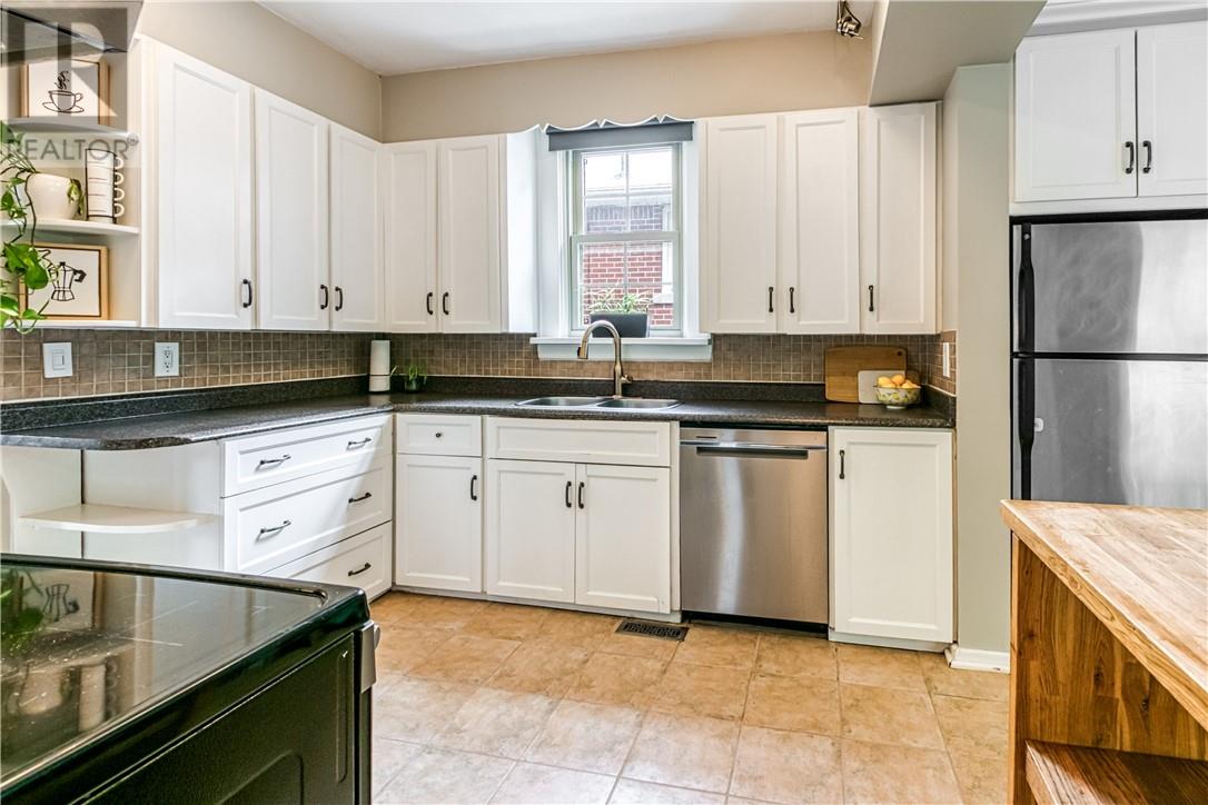425 Wembley, Greater Sudbury, Ontario  P3E 1P1 - Photo 10 - 2125105