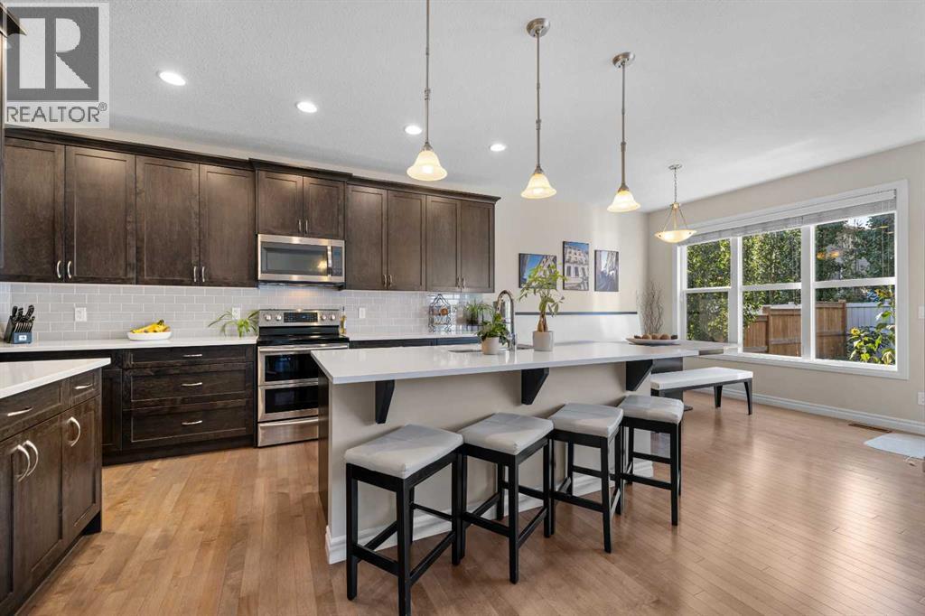 231 Evansglen Circle Nw, Calgary, Alberta  T3P 0W7 - Photo 5 - A2259032
