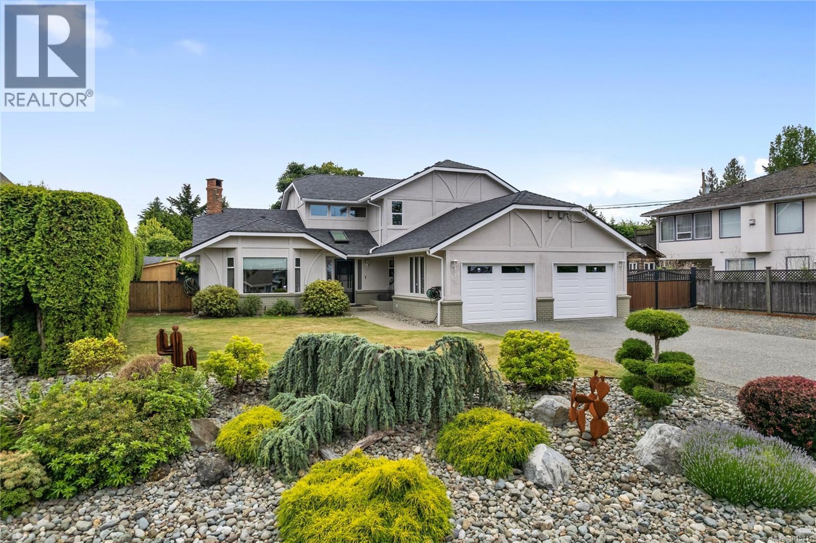 870 Cavin Rd, French Creek, British Columbia