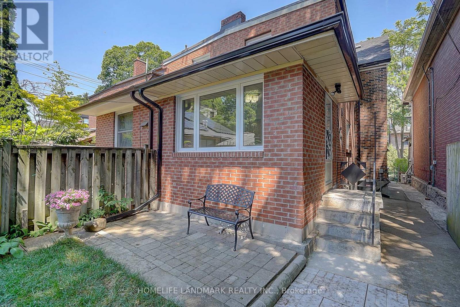 596 Palmerston Avenue, Toronto, Ontario  M6G 2P9 - Photo 24 - C12448627