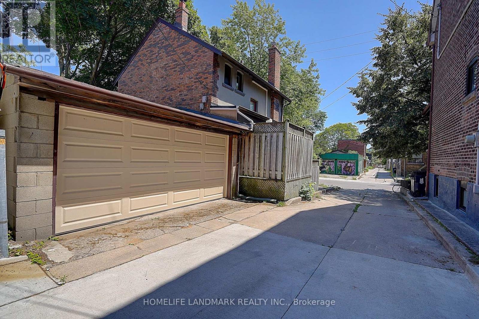 596 Palmerston Avenue, Toronto, Ontario  M6G 2P9 - Photo 25 - C12448627