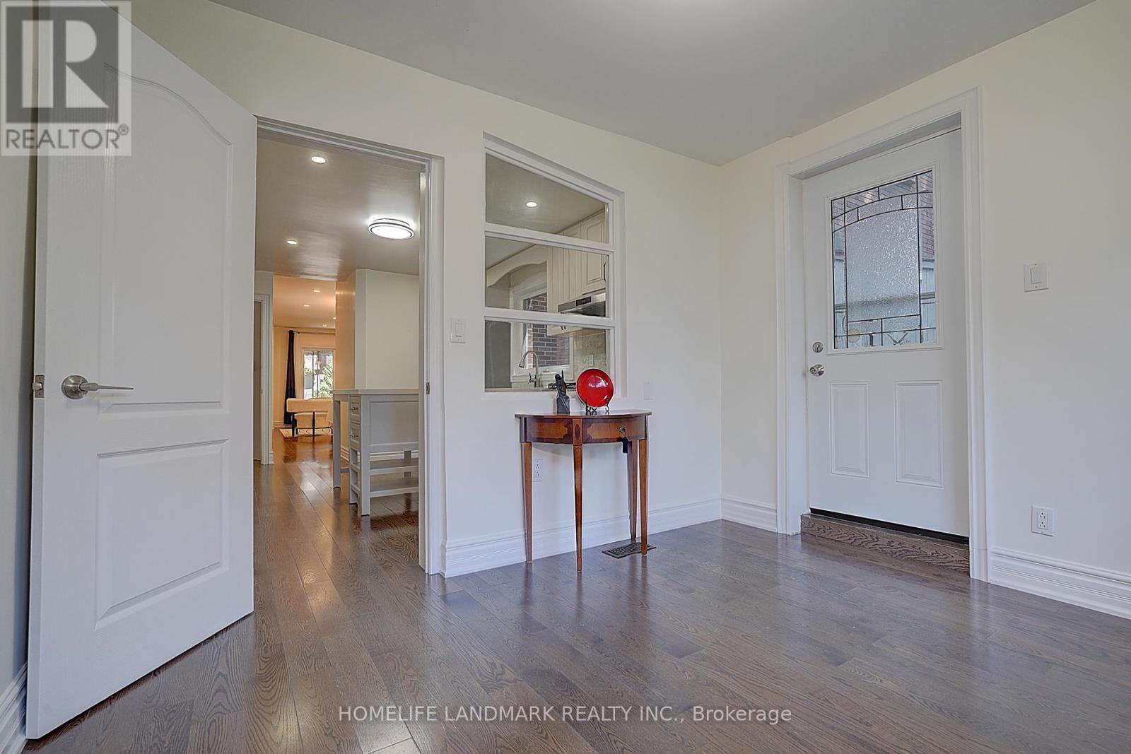 596 Palmerston Avenue, Toronto, Ontario  M6G 2P9 - Photo 9 - C12448627