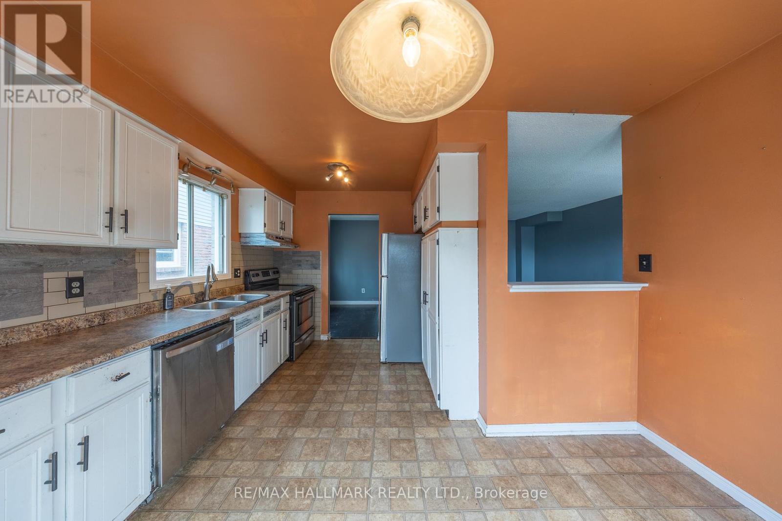 200 Adele Crescent, Oshawa, Ontario  L1J 7W5 - Photo 13 - E12448653