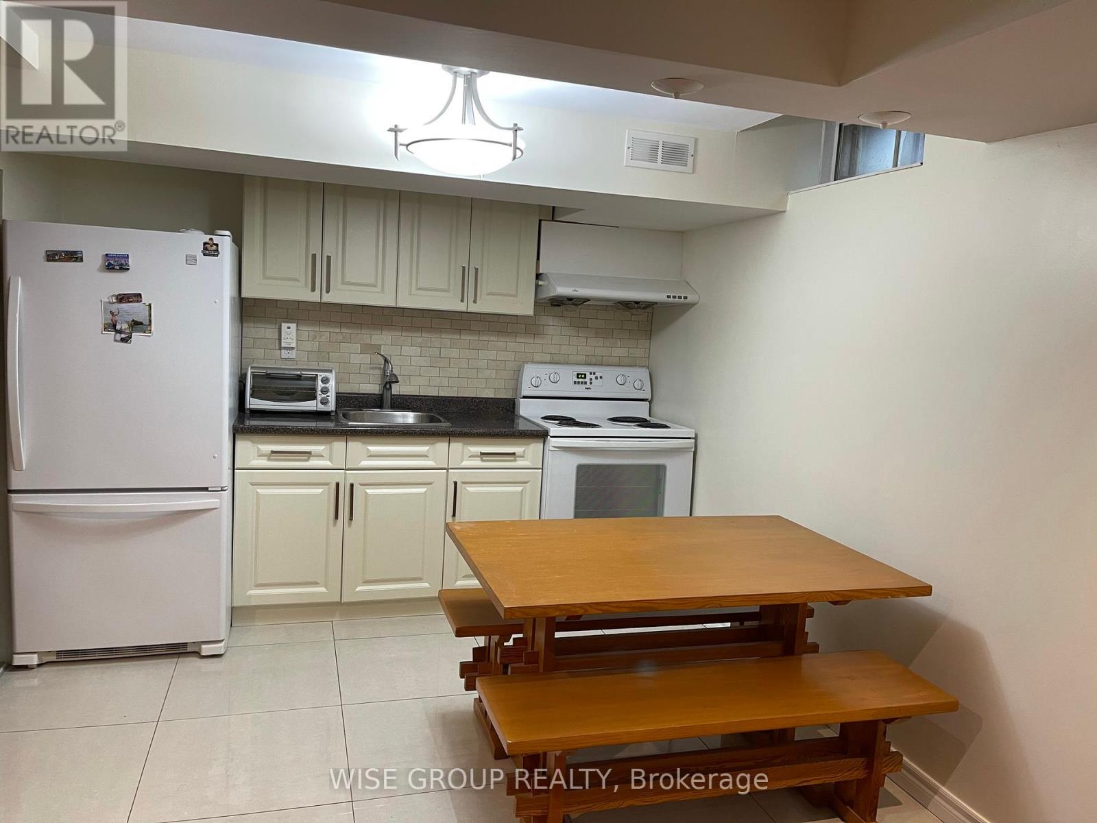 Bsmt - 71 Greenbelt Crescent, Richmond Hill, Ontario  L4C 5S1 - Photo 8 - N12448633