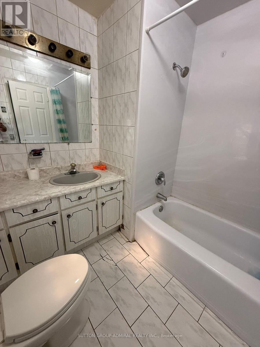 Main Floor - 166 Kulpin Avenue, Bradford West Gwillimbury, Ontario  L3Z 2A9 - Photo 2 - N12448657