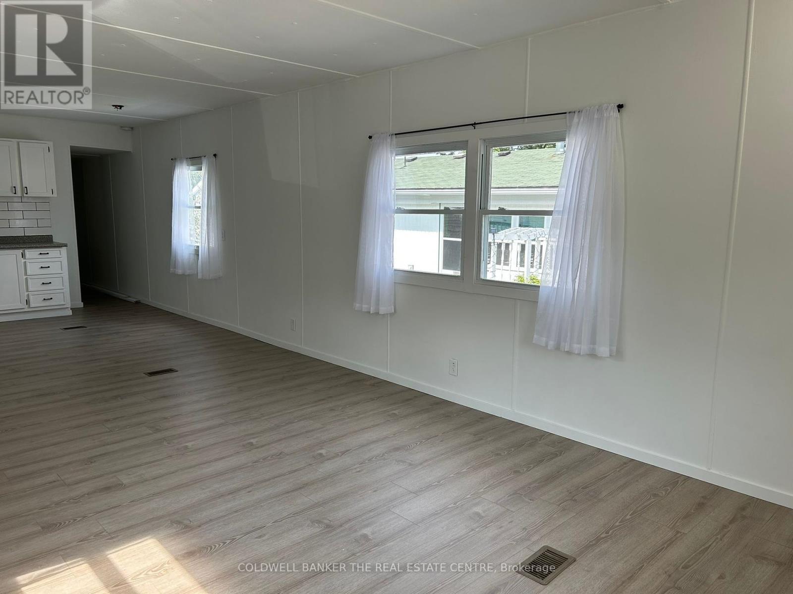 4126 Elaine Street, Severn, Ontario  L3V 0V1 - Photo 10 - S12448628