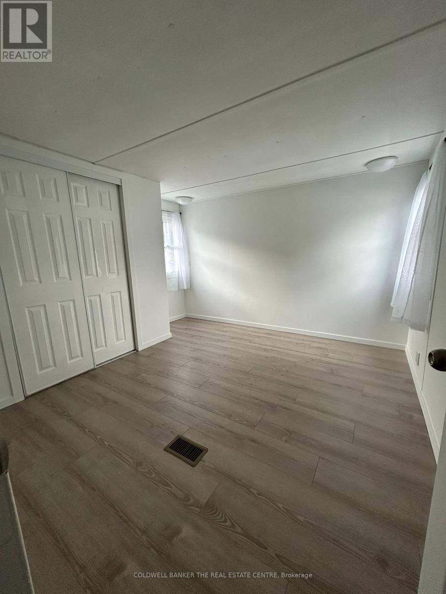 4126 Elaine Street, Severn, Ontario  L3V 0V1 - Photo 15 - S12448628