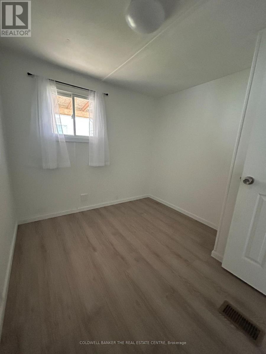 4126 Elaine Street, Severn, Ontario  L3V 0V1 - Photo 16 - S12448628