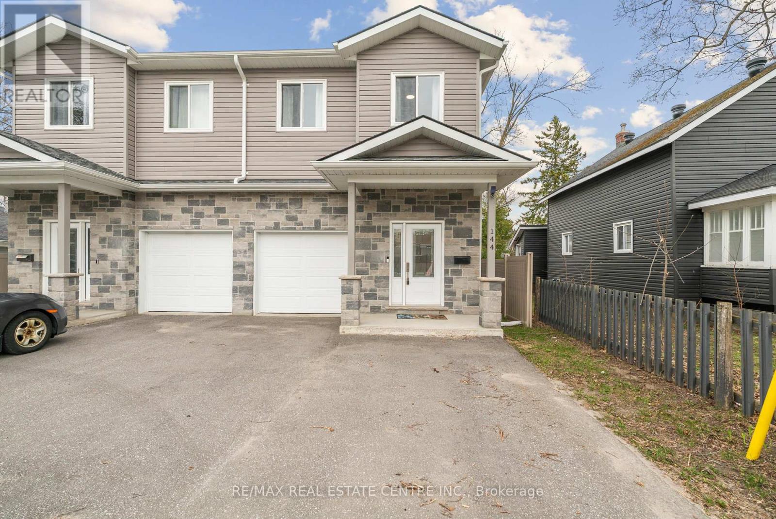 144 Memorial Avenue, Orillia, Ontario  L3C 5X2 - Photo 2 - S12448645
