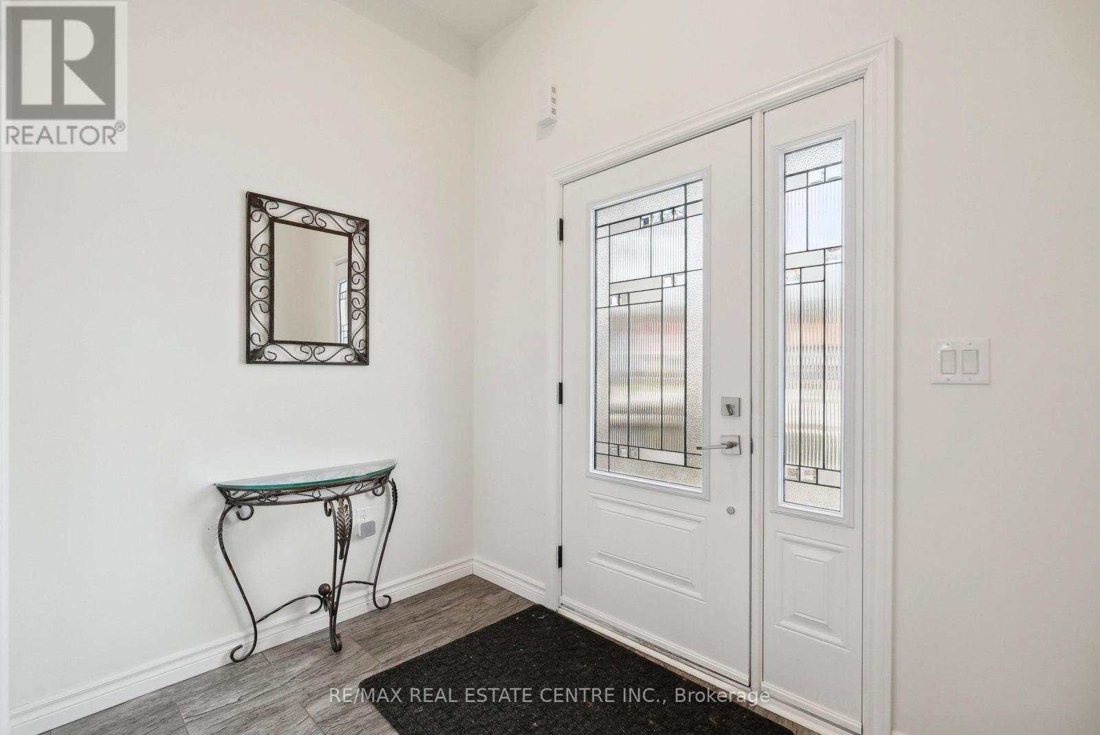 144 Memorial Avenue, Orillia, Ontario  L3C 5X2 - Photo 3 - S12448645