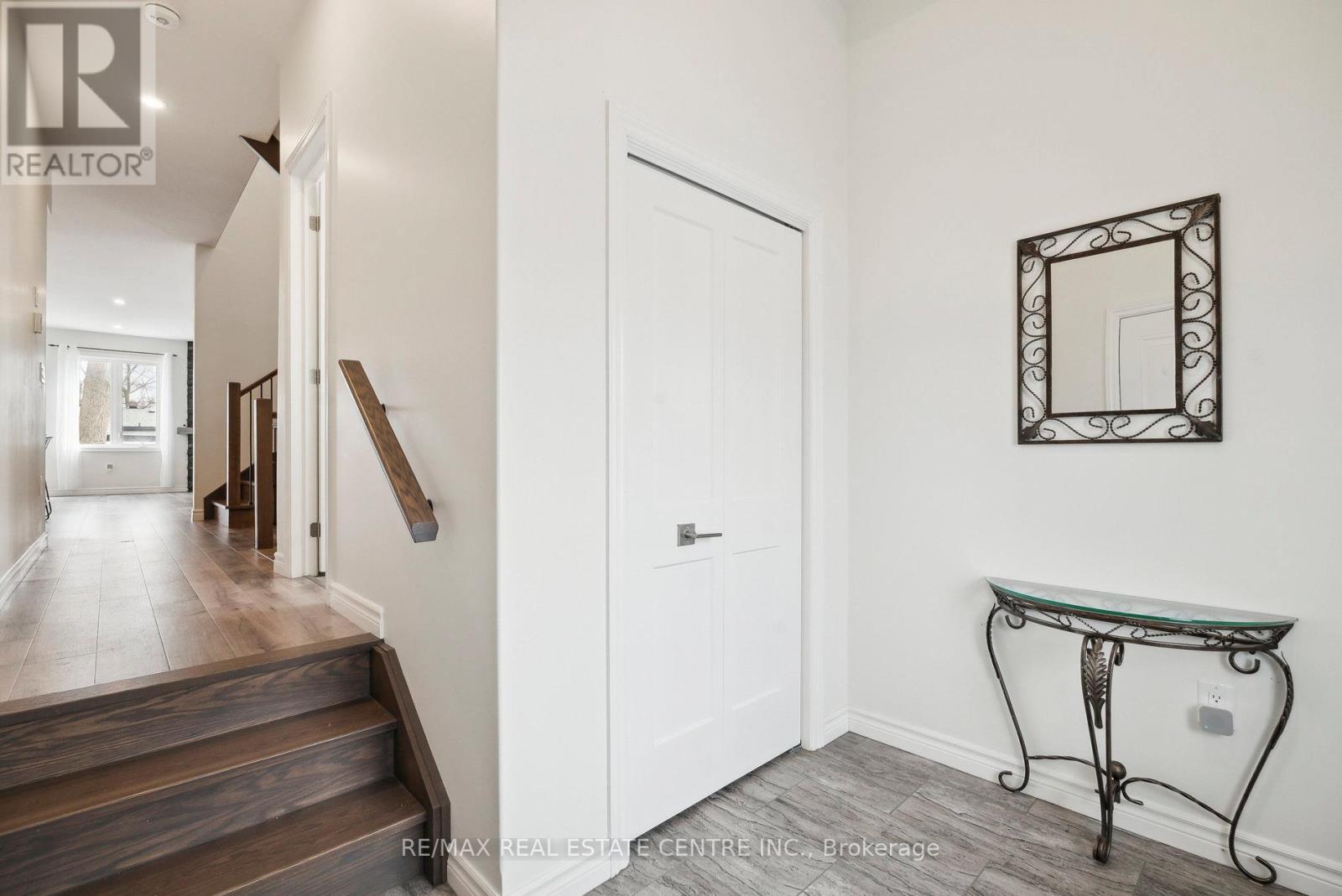 144 Memorial Avenue, Orillia, Ontario  L3C 5X2 - Photo 4 - S12448645